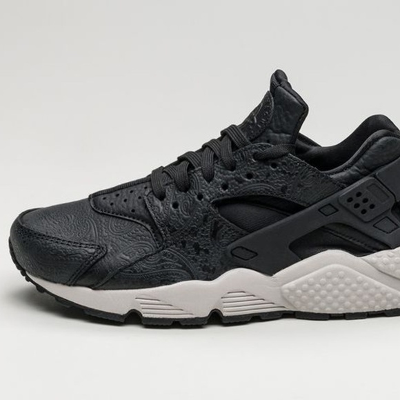 NIKE Air Huarache Run PRM Paisley Black Embossed Leather Sneaker Shoes - Picture 10 of 11